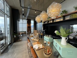 2 bar/lounge
