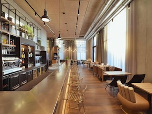 供应早餐、午餐和晚餐,法国菜