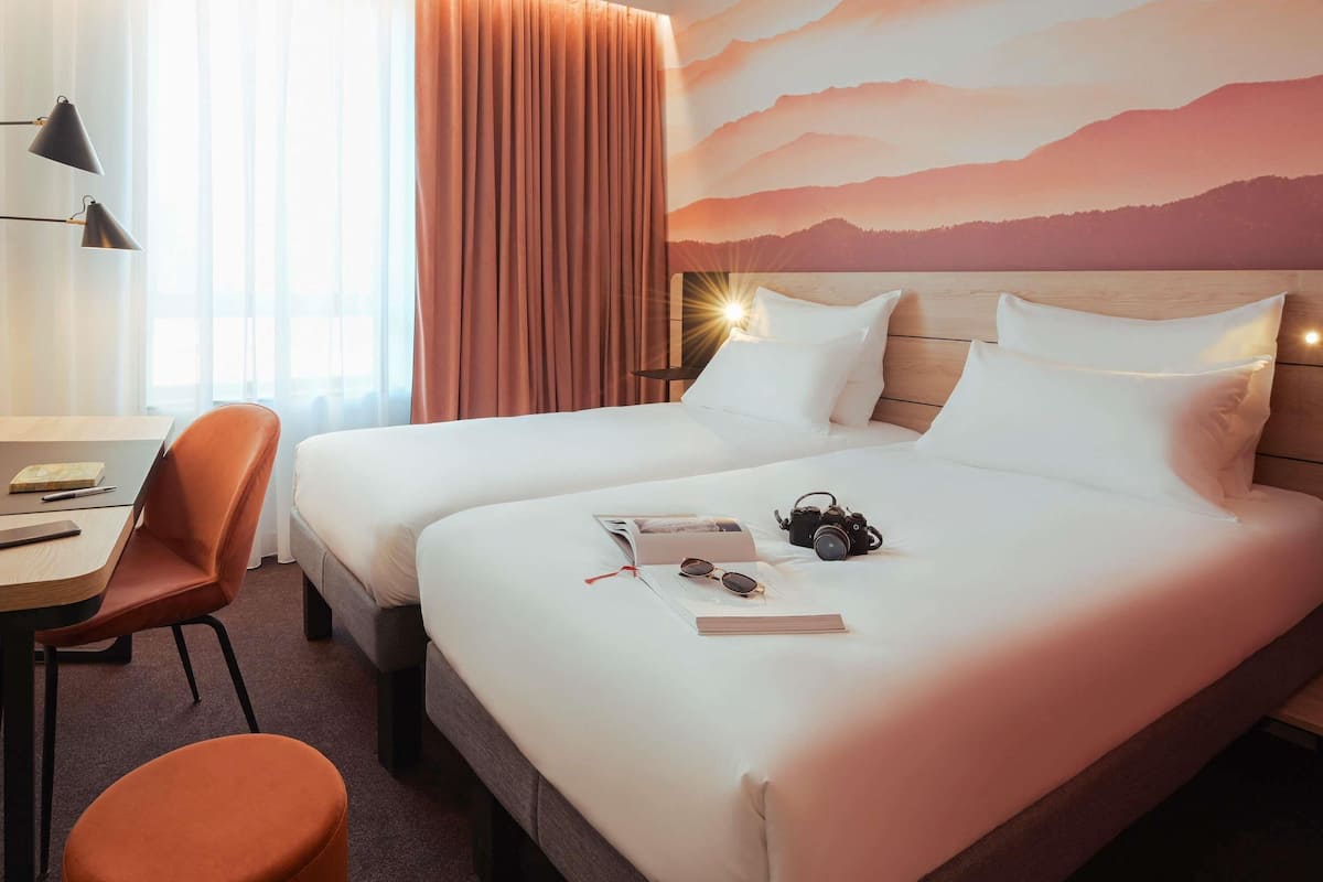 Classic Room, 2 Twin Beds | Premium bedding, minibar, in-room safe, individually decorated