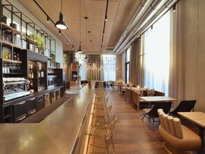 Breakfast, lunch, dinner served; French cuisine  - Novotel Annemasse Centre - Porte de Genève (Annemasse)