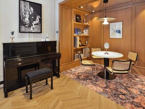 Bar (on property) - Mercure Paris Gare de Lyon Opéra Bastille (Paris)