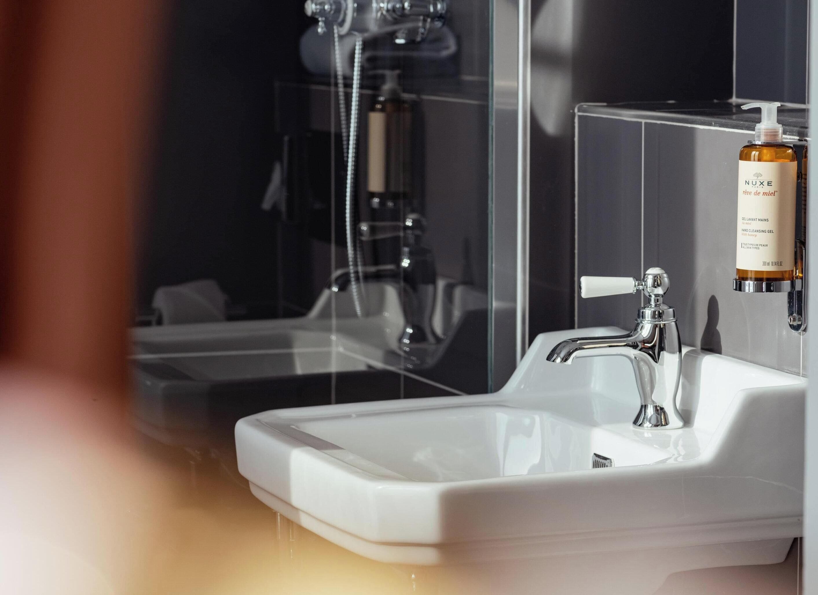 Privilege, Camera tripla, 1 letto matrimoniale con divano letto | Minibar, una cassaforte in camera, tende oscuranti, insonorizzazione