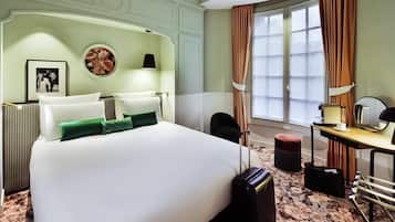Privilege, Room, 1 Double Bed | Minibar, in-room safe, blackout drapes, soundproofing