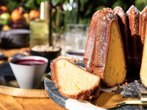 Petit déjeuner buffet (19.00 EUR par personne)