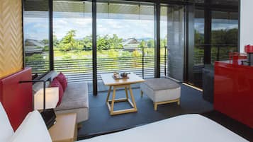 Roupas de cama antialérgicas, frigobar, quartos à prova de som