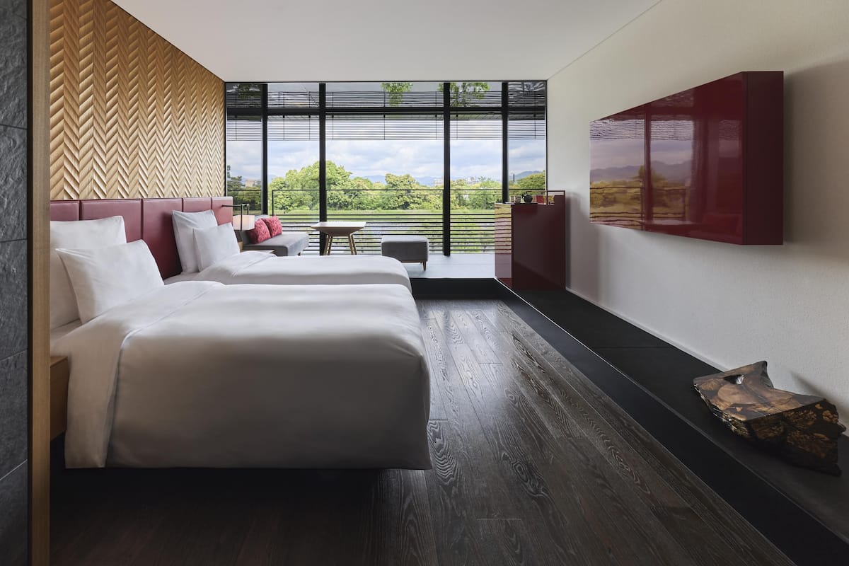 Deluxe Room, 2 Twin Beds, Non Smoking | Hypo-allergenic bedding available, minibar, soundproofing, cribs (free)