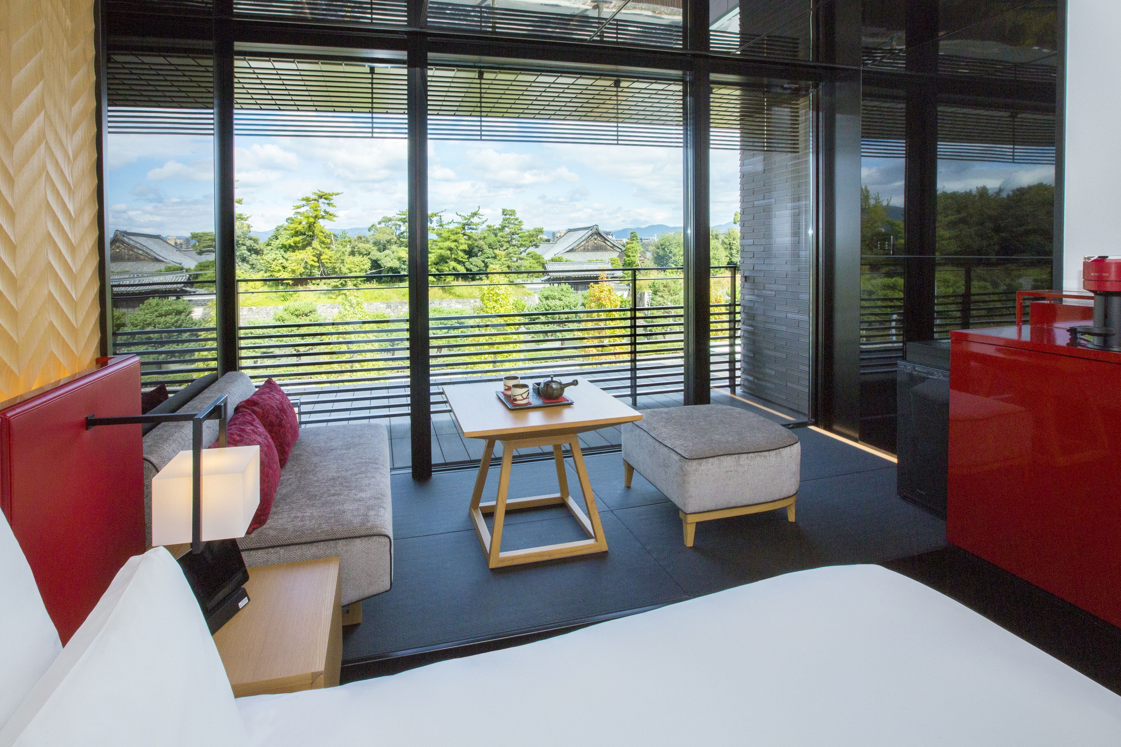 Hypo-allergenic bedding, minibar, soundproofing, free cribs/infant beds