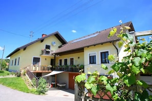 Fachada da propriedade