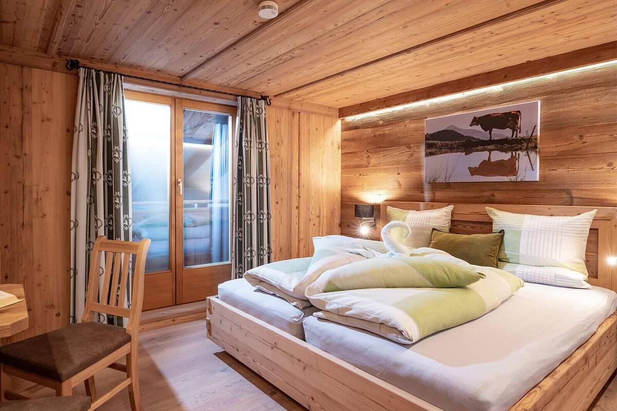 Apartment, 2 Schlafzimmer (Alpenrose) | 2 Schlafzimmer, Babybetten, kostenloses WLAN, Bettwäsche