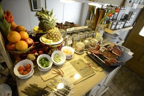 Petit déjeuner buffet servi en supplément