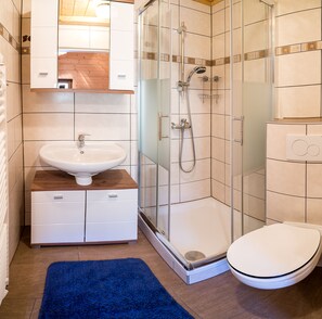 Apartment, 1 Schlafzimmer, Balkon (Panorama) | Badezimmer | Dusche