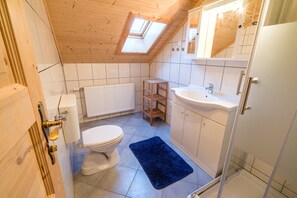 Apartment, 1 Bedroom, Balcony (Sonnenschein) | Bathroom | Shower - Almbauer Morgenbesser (Trattenbach)