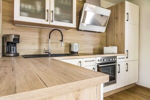 Family Apartment, 3 Bedrooms | Private kitchenette | Fridge, oven, stovetop, dishwasher - Hinterbichl (Uttendorf)