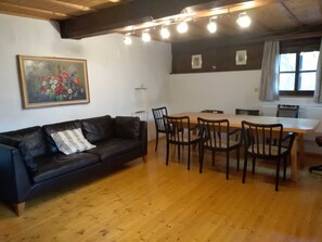 家庭公寓, 3 间卧室 | 起居区 | 平板电视、壁炉、乒乓球