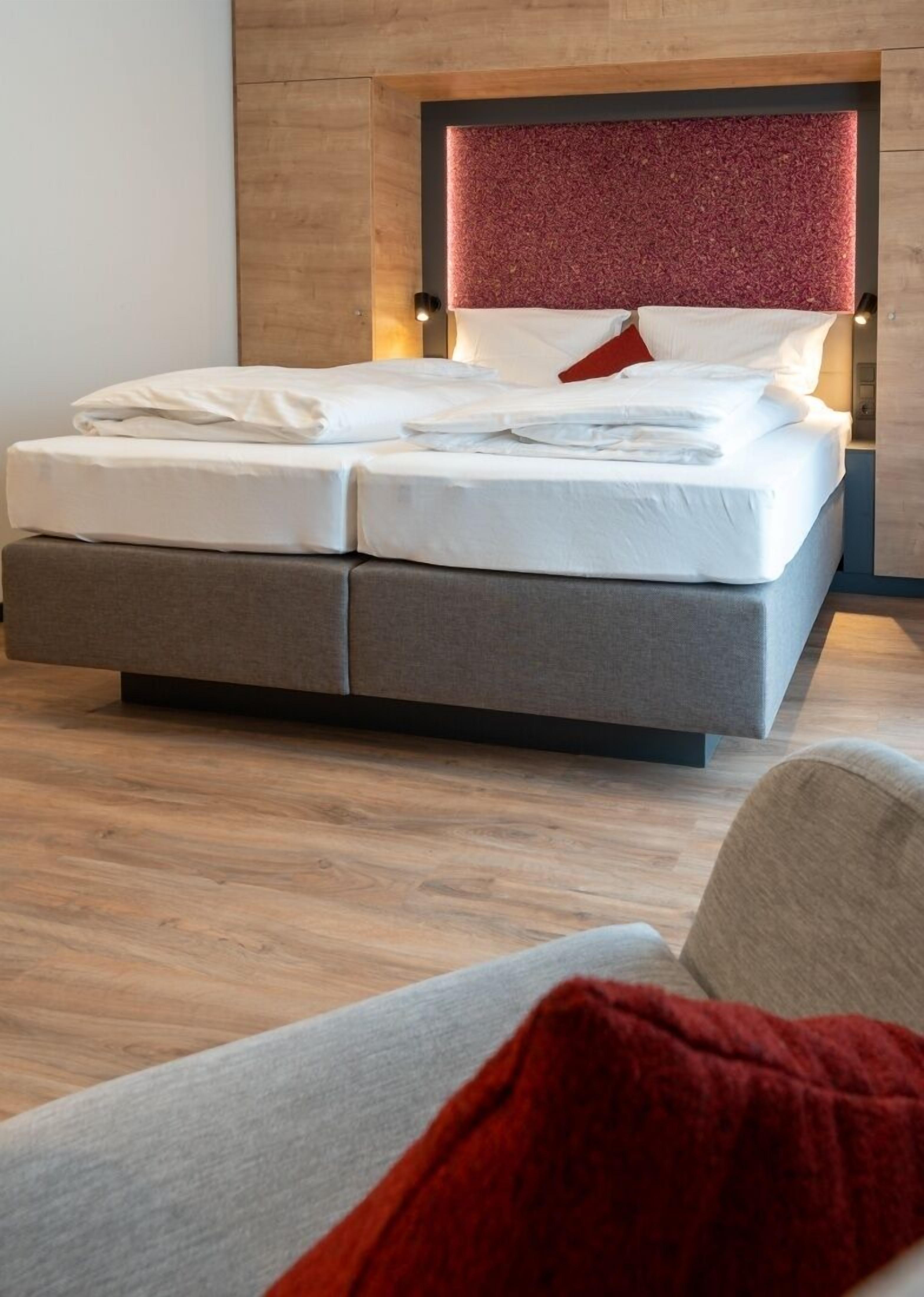 Komfort Doppelzimmer mit Loggia | Zimmersafe, Schreibtisch, Verdunkelungsvorhänge, schallisolierte Zimmer