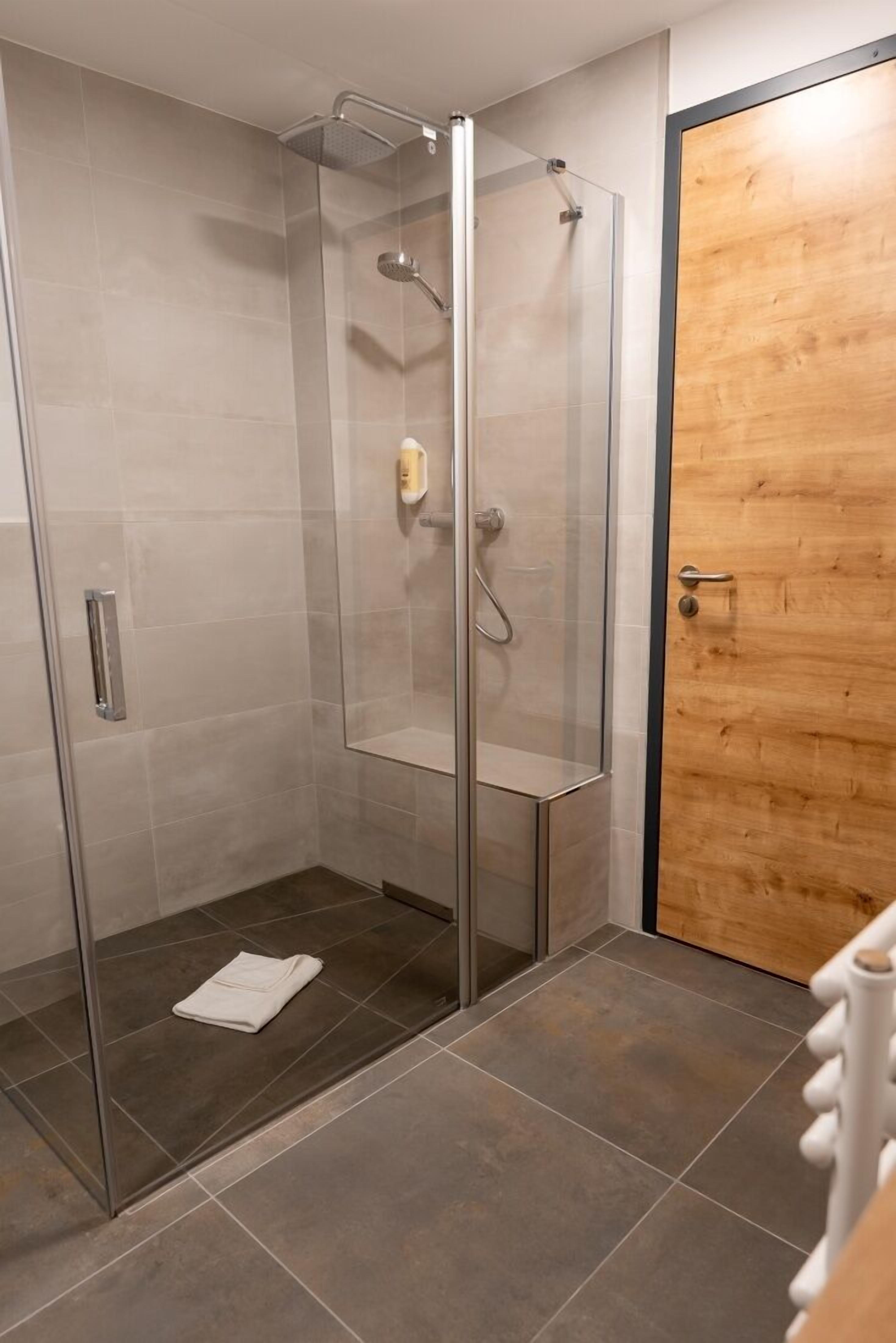 comfort double room (plus with loggia) | bathroom shower