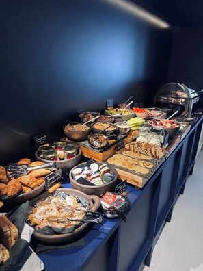 Breakfast buffet - The Newel Acropolis (Athens)