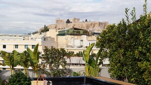 Exclusive Studio Suite, Hot Tub, City View - The Newel Acropolis (Athens)