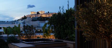 Suite Studio Exclusive, bain à remous, vue ville