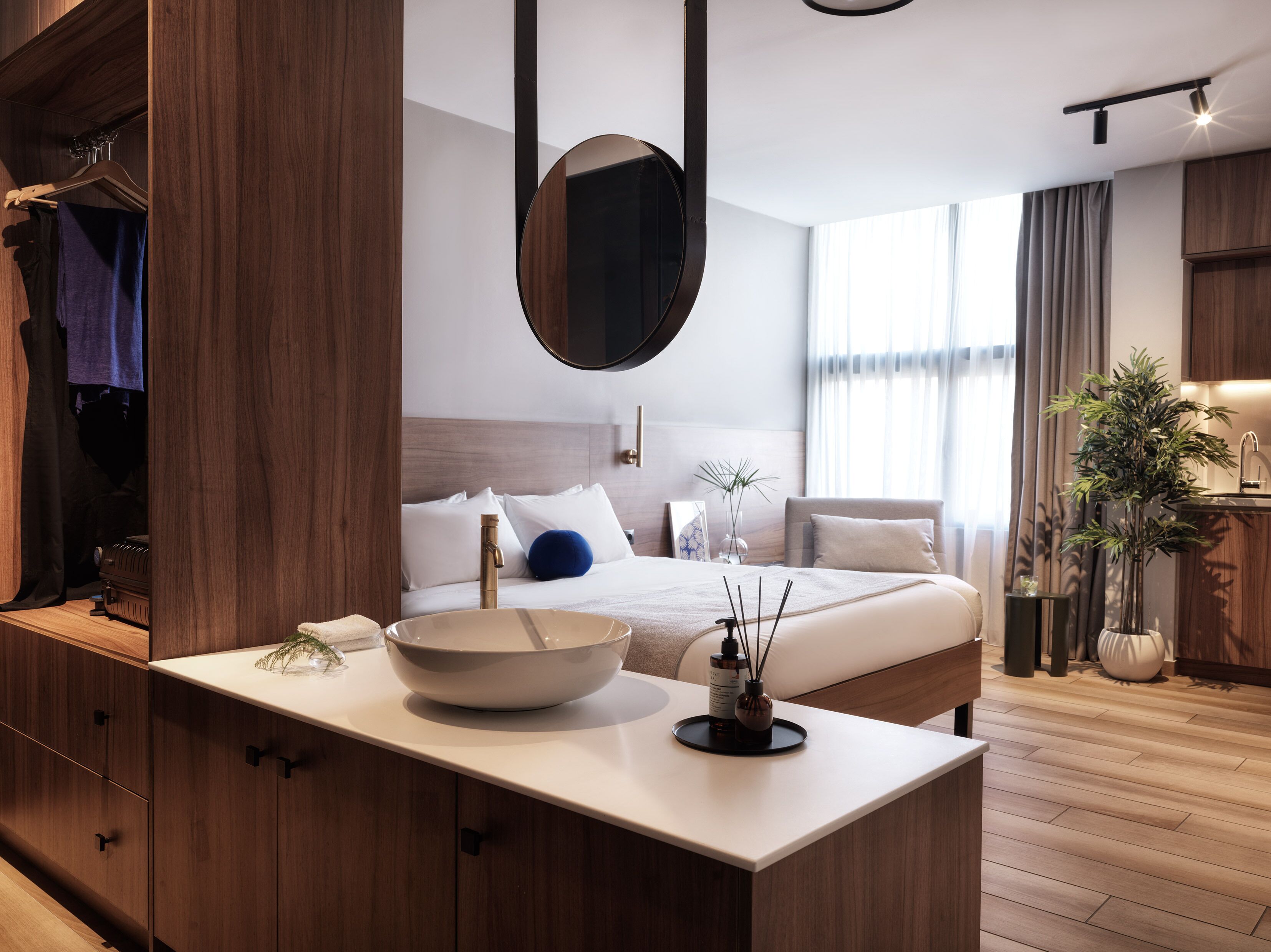 Superior Suite | Minibar, blackout drapes, soundproofing, iron/ironing board