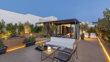 Exclusive Studio Suite, Hot Tub, City View | Balcony