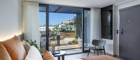 Exclusieve studio suite, bubbelbad, uitzicht op de stad | Een minibar, verduisterende gordijnen, geluiddichte muren