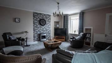 Cottage | Living room | TV, fireplace