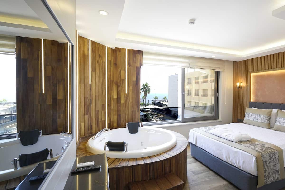 Prime Suite | Premium bedding, minibar, in-room safe, individually decorated