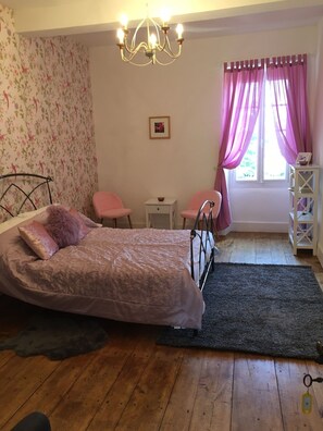Deluxe Double Room, Ensuite, Garden View (The FLAMINGO) - Au Plech (Mont-d'Astarac)