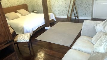 Superior Double Room, Ensuite, Garden View (The WOODPECKER)