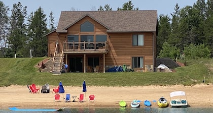 Fun on the Beach, minutes from Castle Rock Lake! EV friendly too! -Hot Tub-!