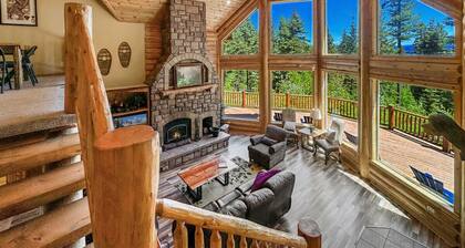 Spacious Log Cabin Near Tamarack w/ Hot Tub!