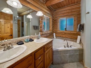 Hair dryer, towels - Spacious Log Cabin Near Tamarack w/ Hot Tub! (Donnelly)