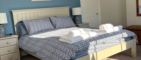 2 多间卧室、熨斗/熨衣板、免费 WiFi、床单