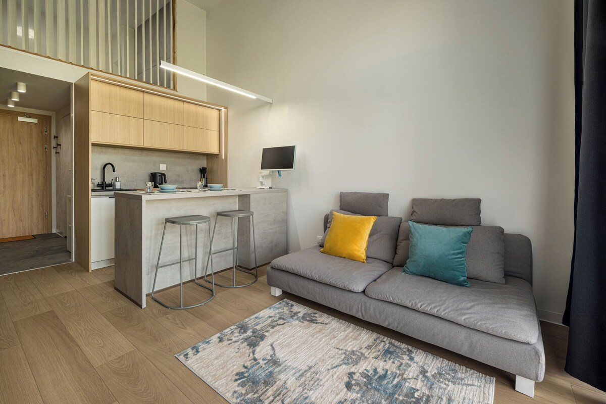 Studio, Balcony | Living area