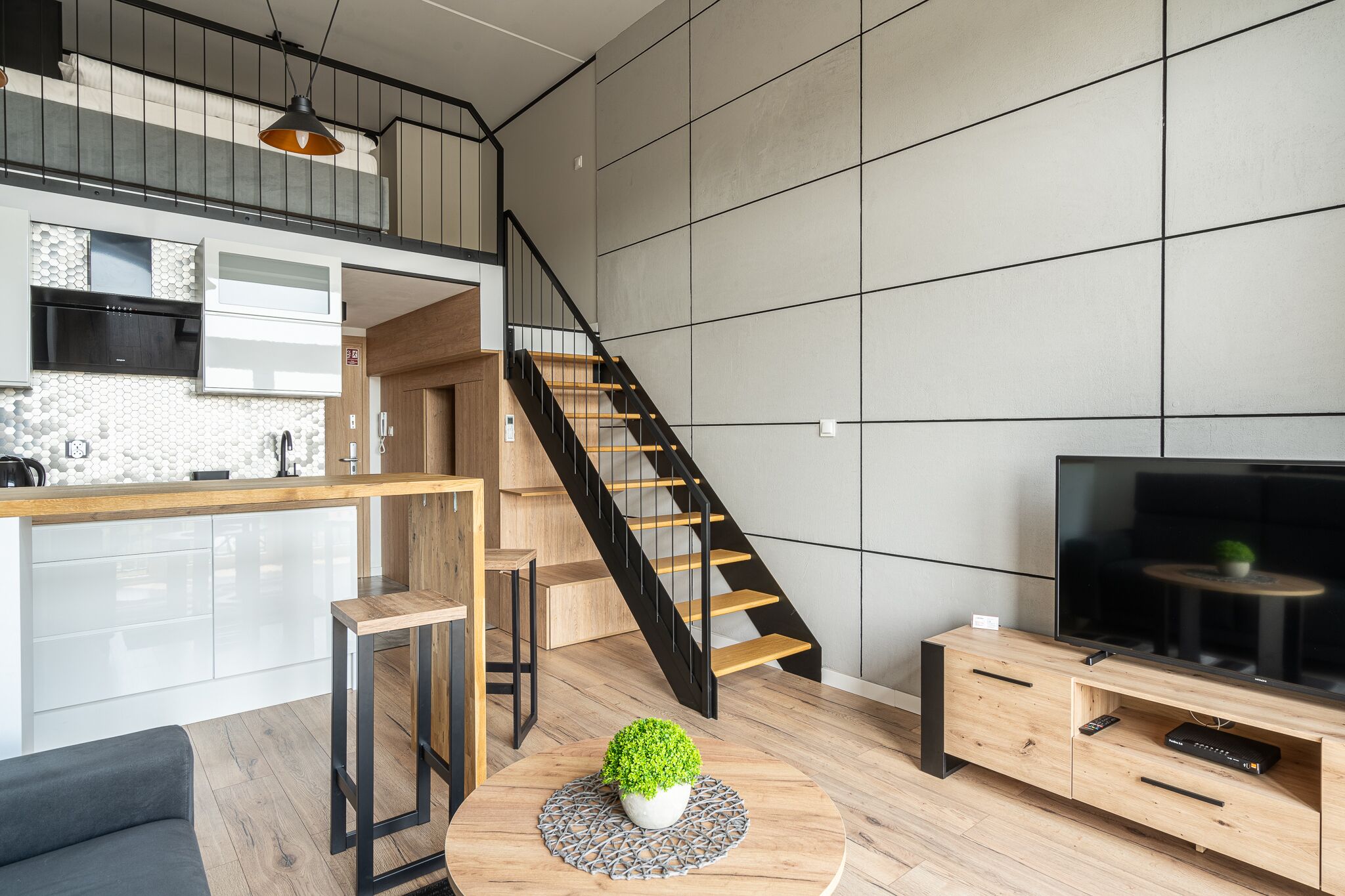 Suite Studio Familiale | Coin séjour | Télévision à écran plat de 37 pouces avec chaînes par câble