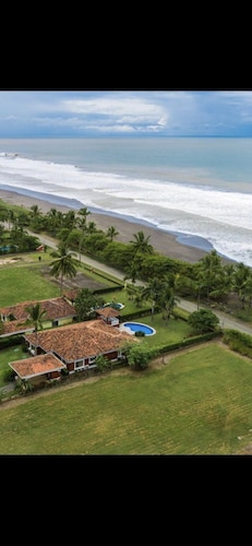 Oceanfront 4BR 3.5 Bath 3100 sqft Villa with  private pool and balcony 