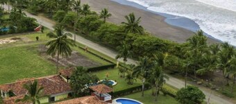 Oceanfront 4BR 3.5 Bath 3100 sqft Villa with  private pool and balcony 