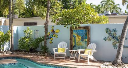 Grand Bahama suite-3 bedroom 2 bath, a block off Duval St w/pool, parking
