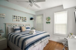 3 bedrooms, iron/ironing board, WiFi, bed sheets - Bimini suite-3 bedroom 3 bath, a block off Duval St w/pool, parking (Key West)