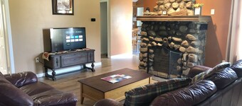 Quaint Lake Erie Vacation Cottage