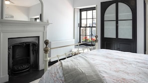 4 bedrooms, laptop workspace, iron/ironing board, WiFi