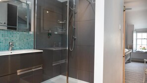 Shower - Sea Chest (Conwy)