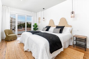 3 bedrooms, iron/ironing board, internet, bed sheets