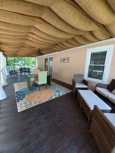 Immaculate Remodel on River for Overnights or STR