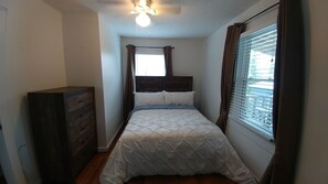 2 bedrooms, iron/ironing board, free WiFi, bed sheets