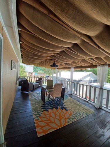 Immaculate Remodel on River for Overnights or STR