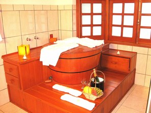 Superior Chalet | Bathroom | Hair dryer, towels - Hospedagem Spa da Alma (Camanducaia)