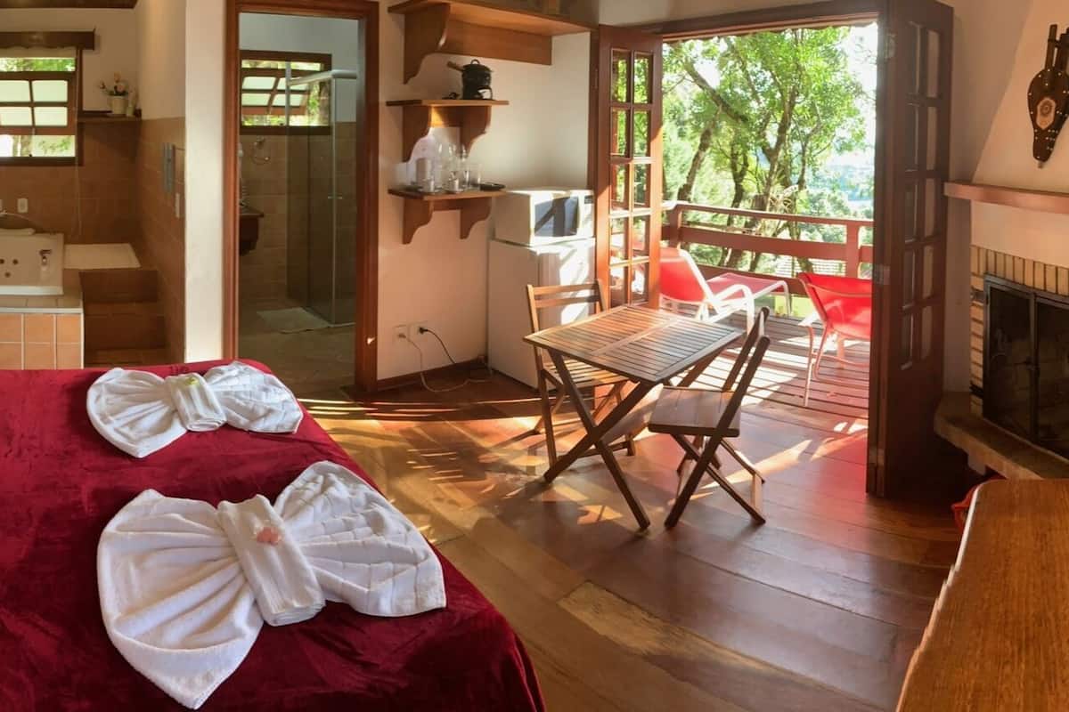 Premium-alpehytte | 1 soveværelse, minibar, mørklægningsgardiner, gratis Wi-Fi