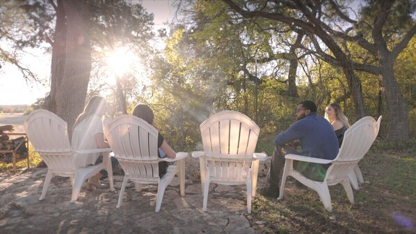 Property grounds - Designers Modern Farmhouses in Wimberley TX (Wimberley)